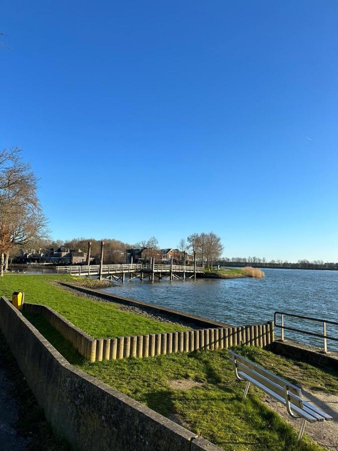 Studio Aan De Maas Apartment Zwijndrecht Luaran gambar